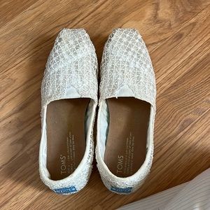 White floral laced-print Tom’s